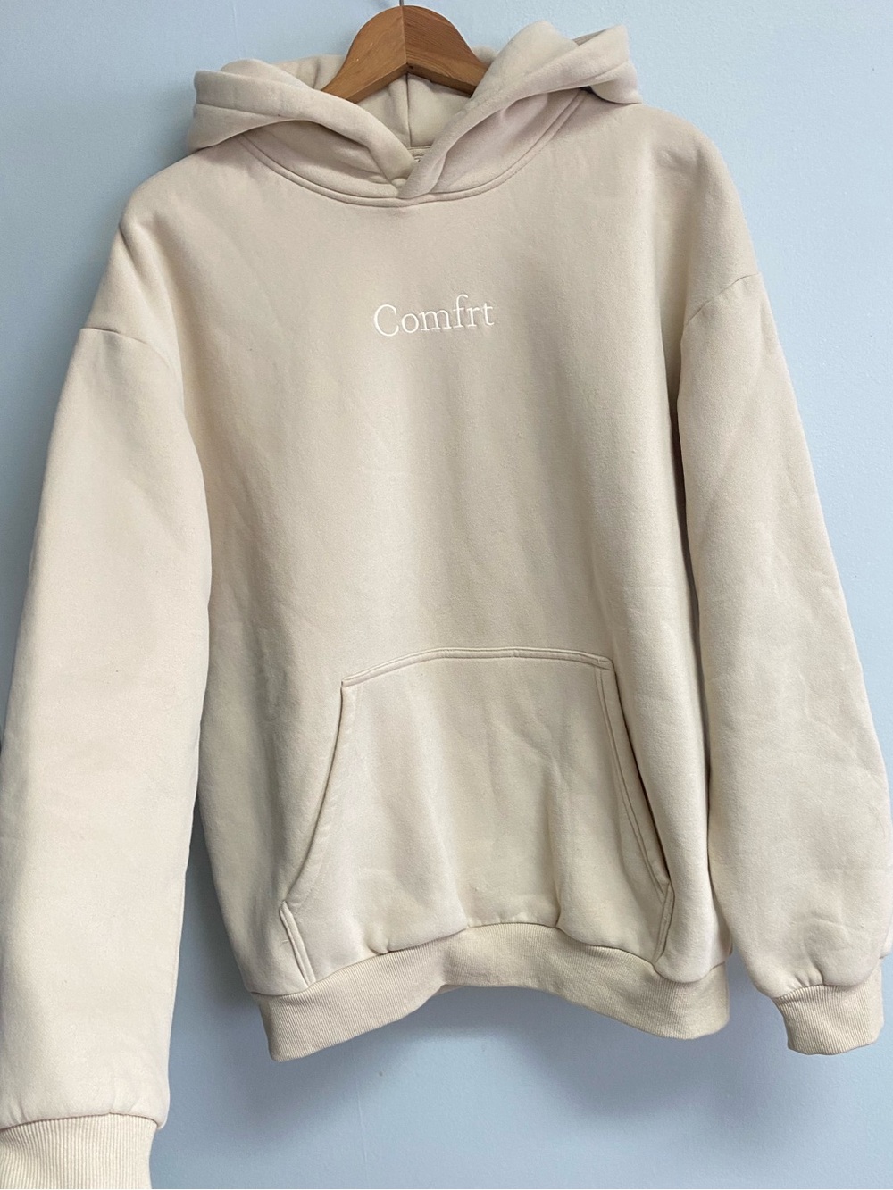 LIKE NEW COMFRT HOODIE - LARGE - Picture 4 of 8